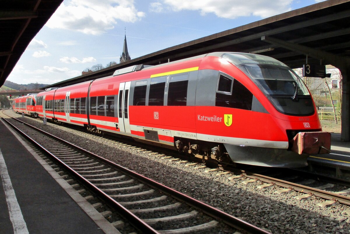 DB 643 528 steht am 29 März 2017 in Bad Münster am Stein.
