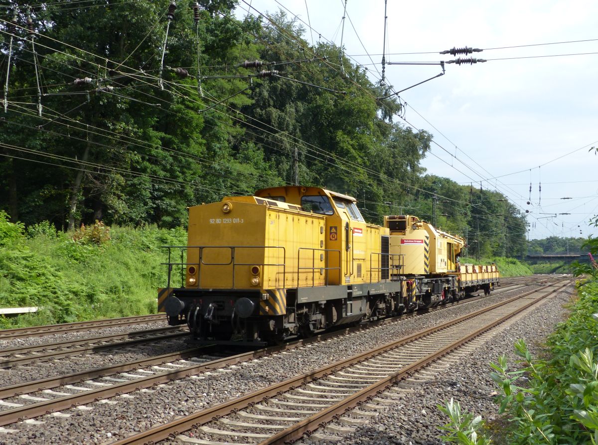 DB Bahnbau Gruppe Lok Nummer 9 (293 011-3) Forsthausweg, Duisburg 08-07-2016.

DB Bahnbau Gruppe loc nummer 9 (293 011-3) Forsthausweg, Duisburg 08-07-2016.