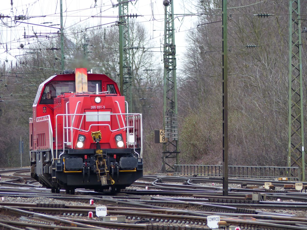 DB Cargo diesellocomotief 261 031-5 Rangierbahnhof K�len Gremberg. Porzer Ringstra�e, K�ln 08-03-2018.



DB Cargo diesellocomotief 261 031-5 angeerstation Keulen Gremberg. Porzer Ringstra�e, Keulen 08-03-2018.