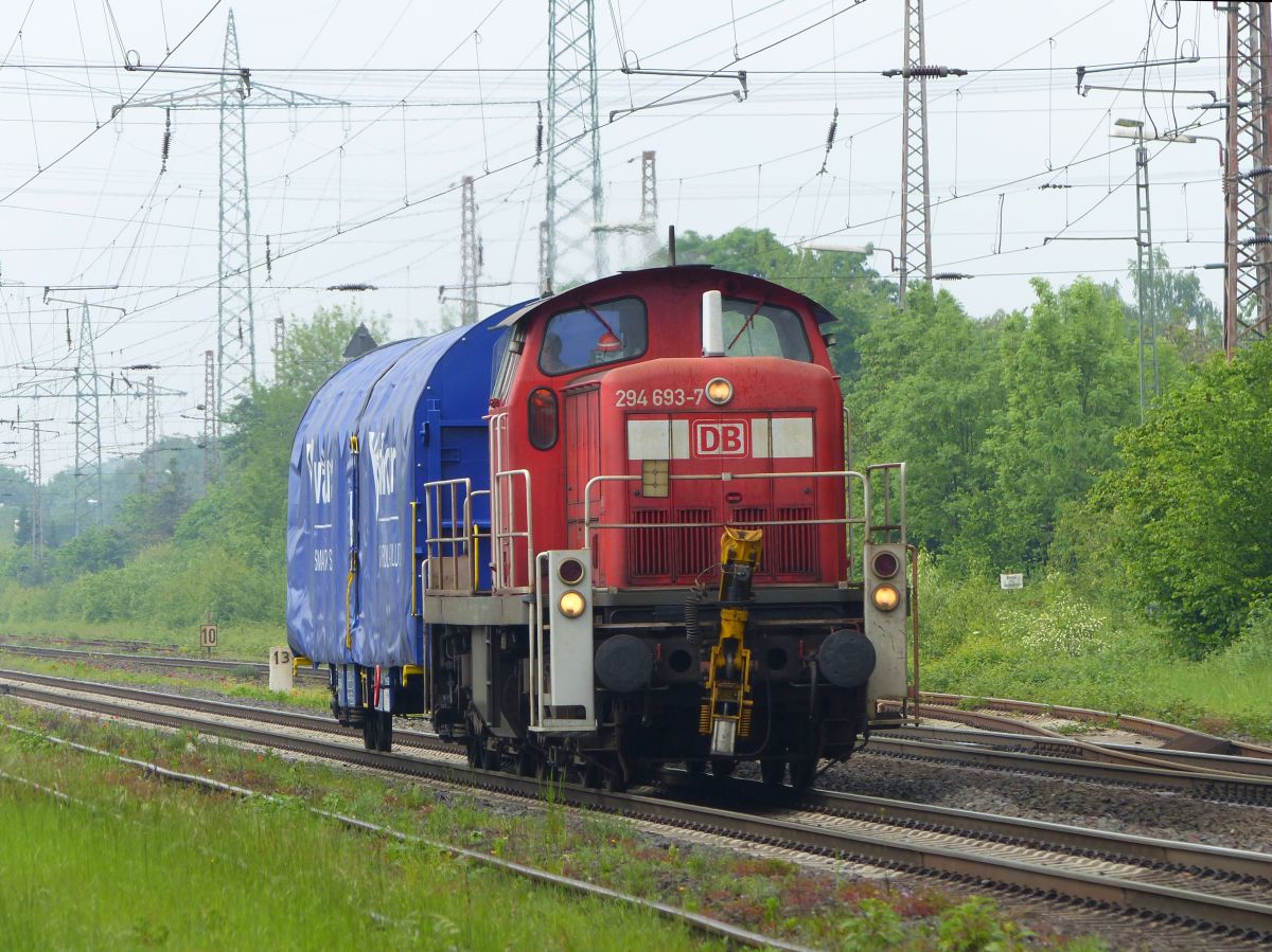 DB Cargo Diesellok 294 693-7 Lintorf 18-05-2017.

DB Cargo dieselloc 294 693-7 voormalig station Lintorf 18-05-2017.