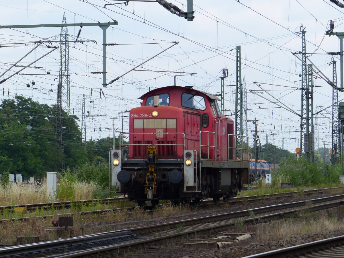 DB Cargo Diesellok 294 798-4 G�terbahnhof Oberhausen West 06-07-2018.                                  DB Cargo dieselloc 294 798-4 goederenstation Oberhausen West 06-07-2018.