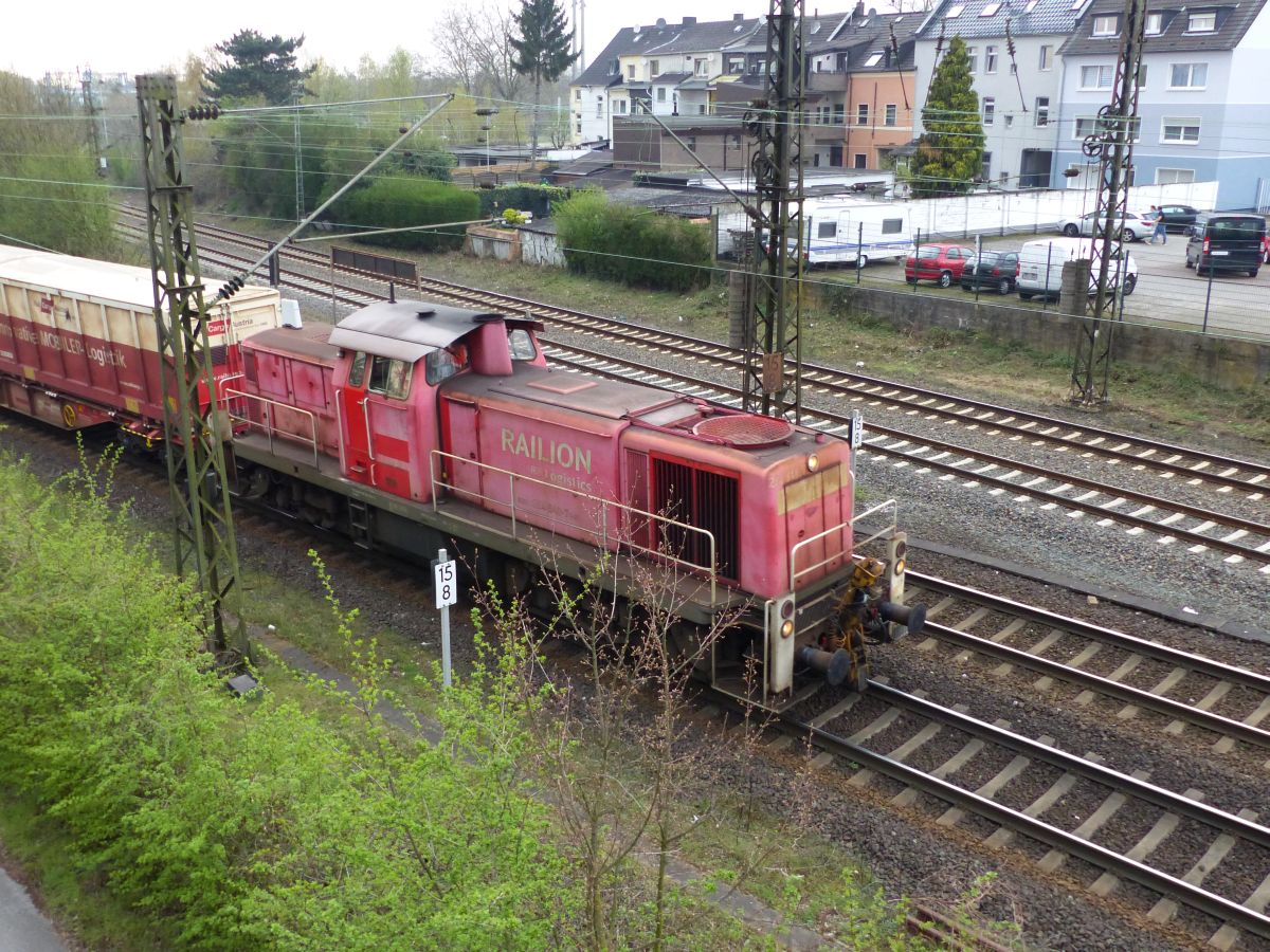DB Cargo Diesellok 294 848-7 Hoffmannstrasse, Oberhausen 12-04-2018.

DB Cargo dieselloc 294 848-7 Hoffmannstrasse, Oberhausen 12-04-2018.