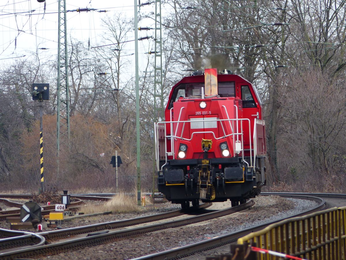 DB Cargo Diesellokomotive 265 031-5 Rangierbahnhof K�ln-Kalk Nord 08-03-2018.

DB Cargo diesellocomotief 265 031-5 rangeerstation K�ln-Kalk Nord 08-03-2018.