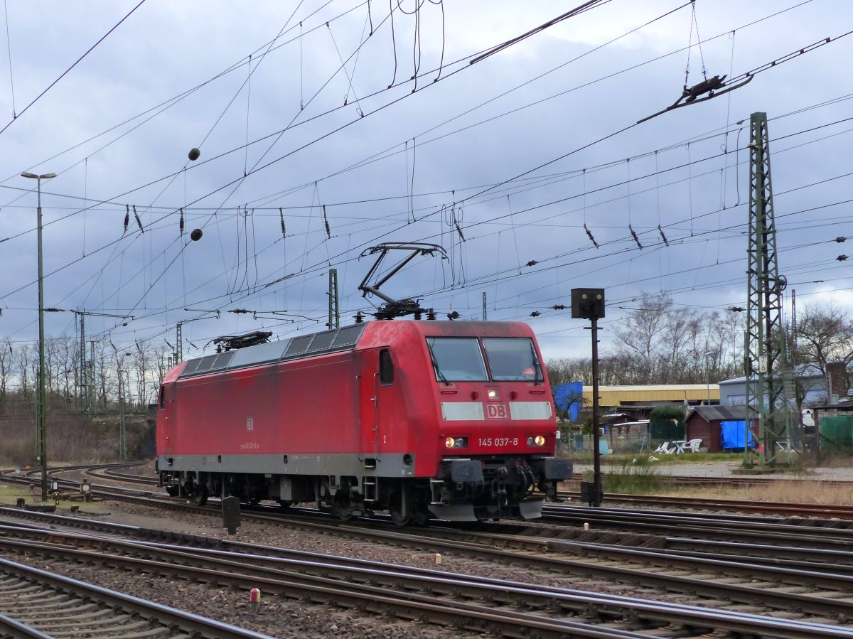 DB Cargo Lok 145 037-8 Rangierbahnhof Kln-Kalk Nord 08-03-2018.

DB Cargo loc 145 037-8 rangeerstation Keulen-Kalk Nord 08-03-2018.