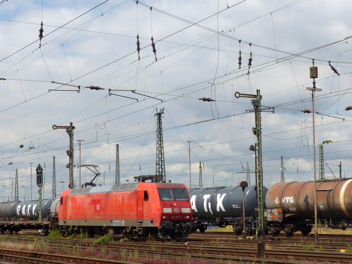 DB Cargo Lok 145 078-2 gGterbahnhof Oberhausen West 13-07-2017.

DB Cargo loc 145 078-2 goederenstation Oberhausen West 13-07-2017.