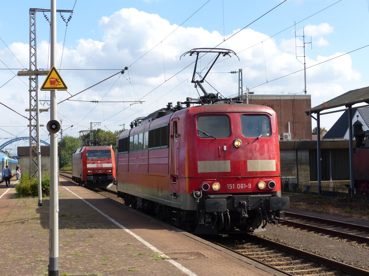 DB Cargo Lok 151 061-9 und 152 080-8 Gleis 2 Salzbergen, 17-08-2018.

DB Cargo loc 151 061-9 en 152 080-8 spoor 2 Salzbergen, 17-08-2018.