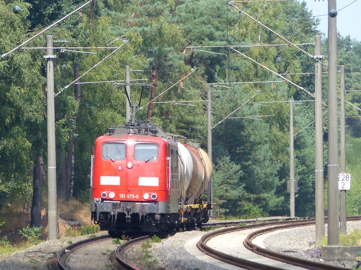 DB Cargo Lok 151 075-9 Bernte, Emsbren 17-08-2018.

DB Cargo loc 151 075-9 Bernte, Emsbren 17-08-2018.