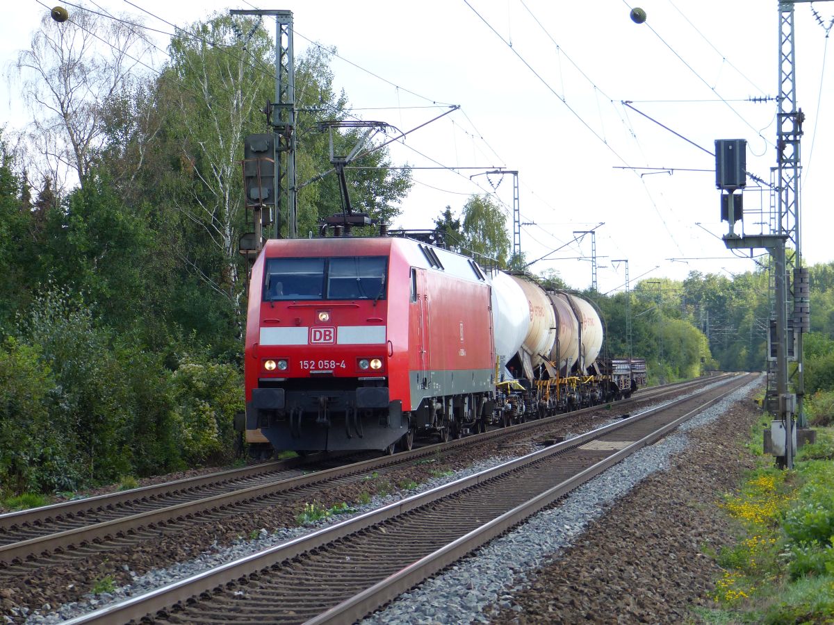 DB Cargo Lok 152 058-4 bei Bahnbergang Devesstrae, Salzbergen 13-09-2018.


DB Cargo loc 152 058-4 bij de overweg Devesstrae, Salzbergen 13-09-2018.