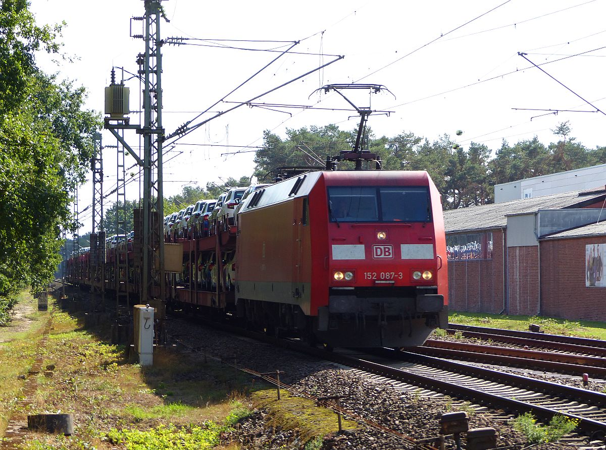 DB Cargo Lok 152 087-3 Bahn�bergang Grenzstra�e, Emsb�ren 13-09-2018.

DB Cargo loc 152 087-3 bij de overweg Grenzstra�e, Emsb�ren 13-09-2018.