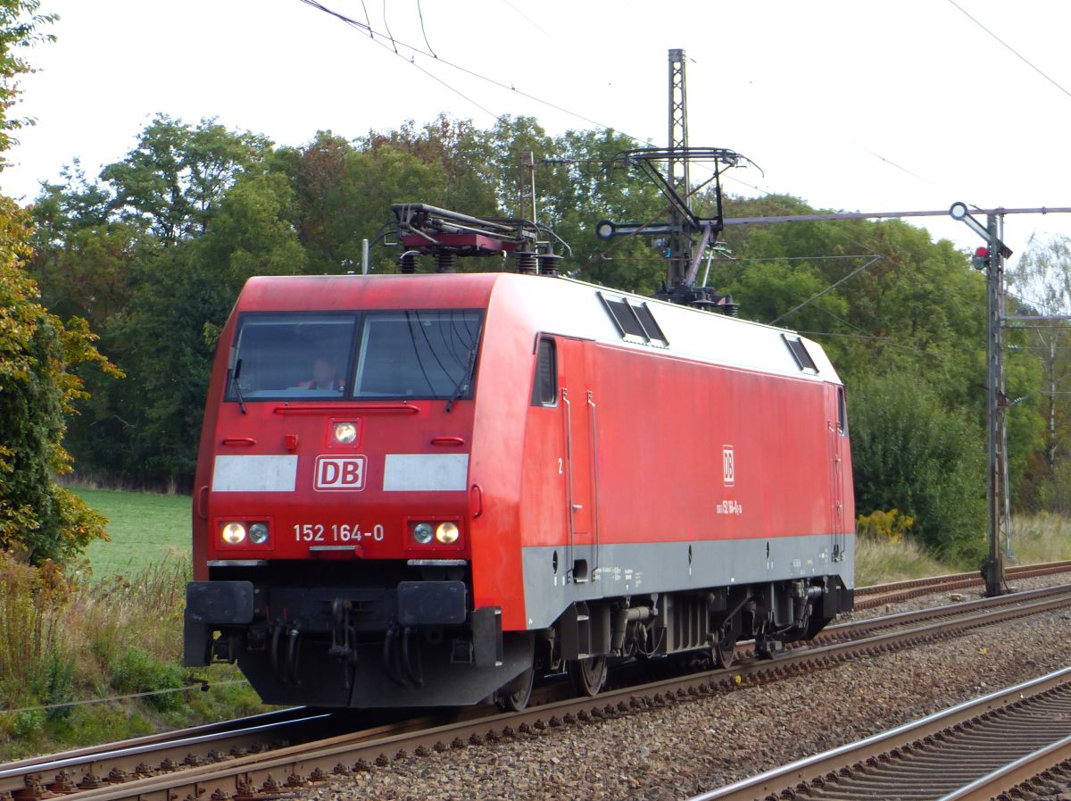 DB Cargo Lok 152 164-0 bei Bahahnbergang Tecklenburger Strae, Velpe 28-09-2018.

DB Cargo loc 152 164-0 bij overweg Tecklenburger Strae, Velpe 28-09-2018.