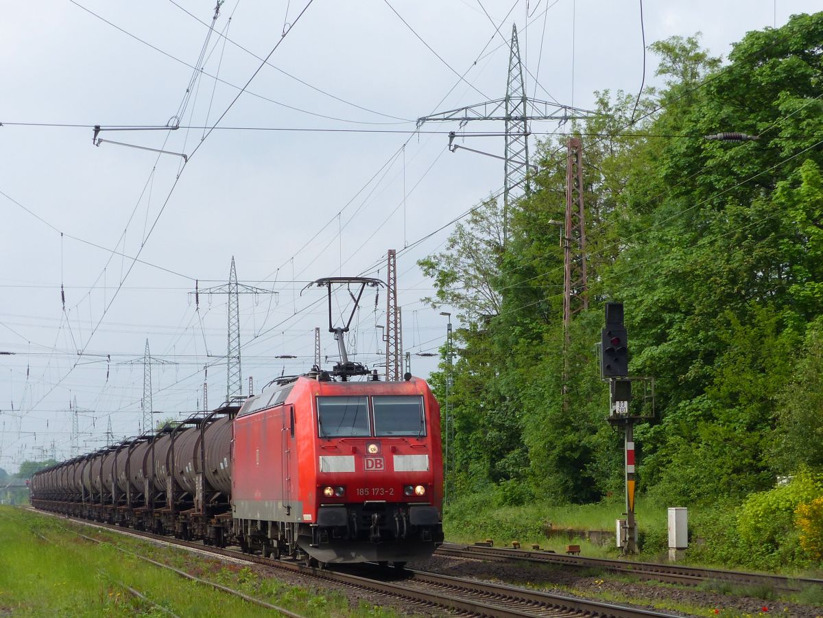 DB Cargo Lok 185 173-2 Kalkumerstrasse, Lintorf 18-05-2017.

DB Cargo loc 185 173-2 voormalig station Lintorf bij de Kalkumerstrasse, Lintorf 18-05-2017.