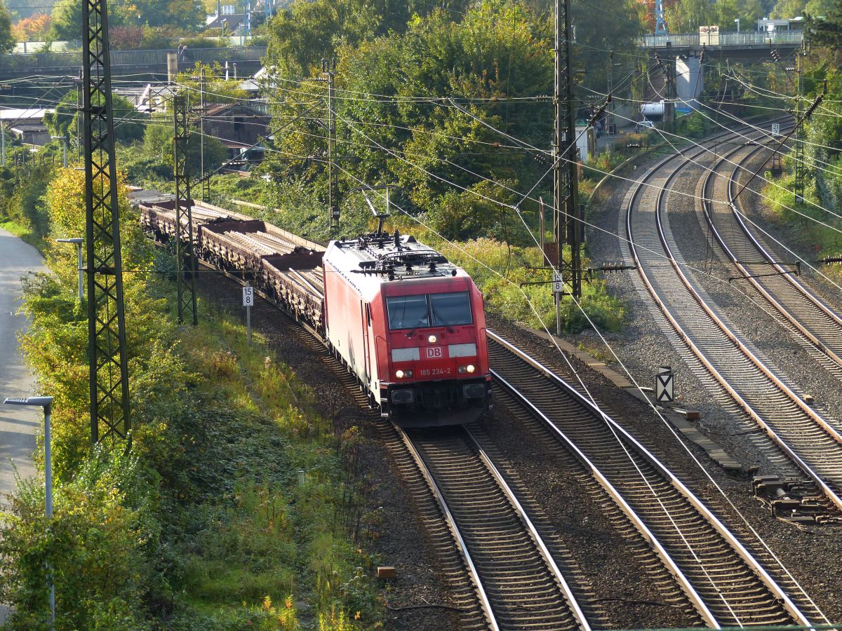 DB Cargo Lok 185 234-2 Wittekindstrasse, Oberhausen 13-10-2017.

DB Cargo loc 185 234-2 Wittekindstrasse, Oberhausen 13-10-2017.