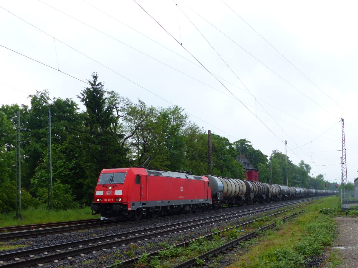 DB Cargo Lok 185 311-8 Lintorf 18-05-2017.

DB Cargo loc 185 311-8 voormalig station Lintorf 18-05-2017.