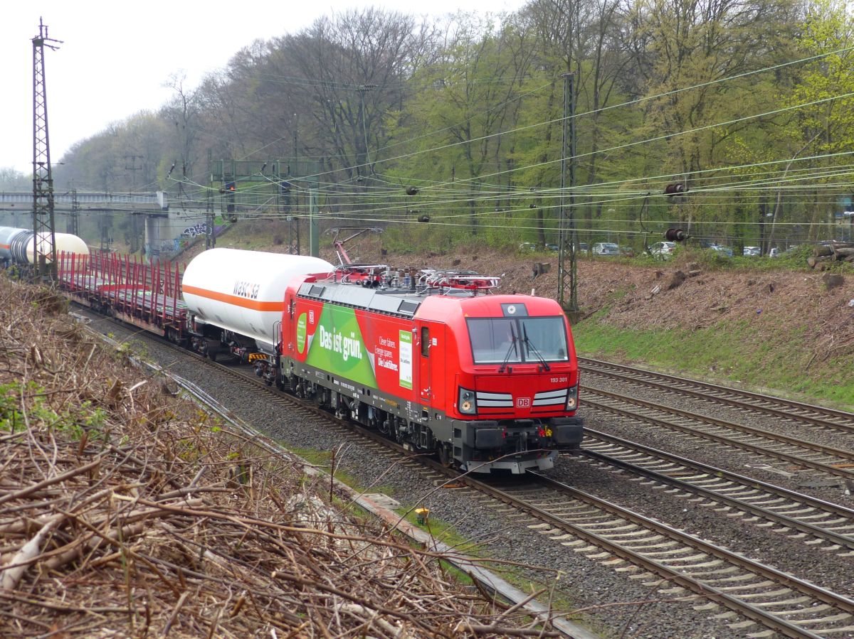 DB Cargo Lok 193 301-9 mit Aufschrift  Das ist Grn . Abzweig Lotharstrasse, Forsthausweg, Duisburg 12-04-2018.


DB Cargo loc 193 301-9 met opschrift  Das ist Grn . Abzweig Lotharstrasse, Forsthausweg, Duisburg 12-04-2018.