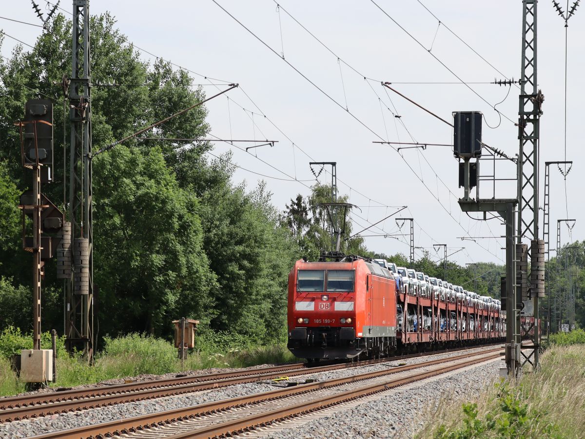 DB Cargo lokomotive 185 199-7 Devesstra�e, Salzbergen 03-06-2022.

DB Cargo locomotief 185 199-7 Devesstra�e, Salzbergen 03-06-2022.