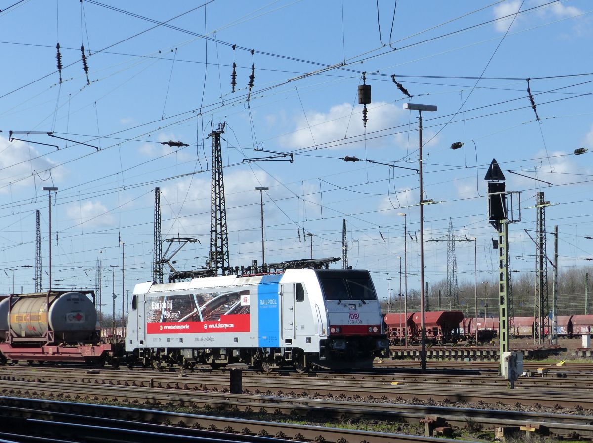 DB Cargo Lokomotive 186 499-0 (91 80 6186 499-0 D-RAILPOOL) Gterbahnhof Oberhausen West 12-03-2020.

DB Cargo locomotief 186 499-0 (91 80 6186 499-0 D-RAILPOOL) goederenstation Oberhausen West 12-03-2020.