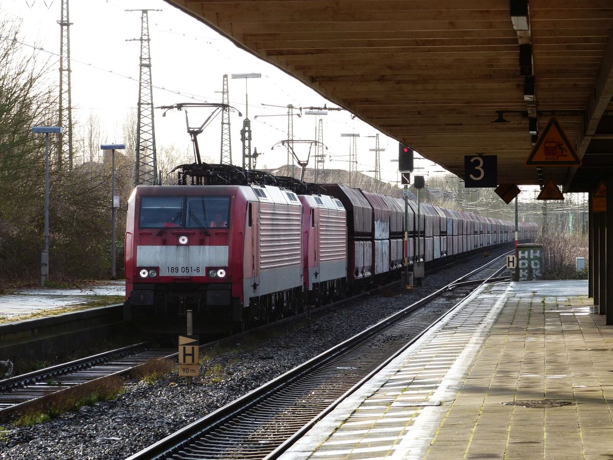 DB Cargo Lokomotive 189 051-6 met zusterlok Gleis 2 Emmerich am Rhein 12-03-2020.

DB Cargo locomotief 189 051-6 met zusterloc spoor 2 Emmerich am Rhein 12-03-2020.