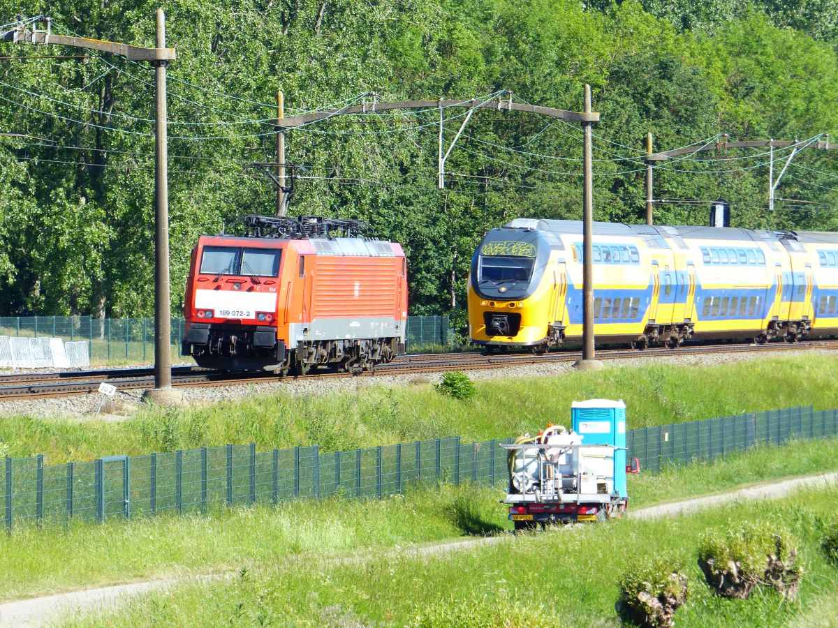 DB Cargo Lokomotive 189 072-2 Polder Oudendijk, Willemsdorp 15-05-2020.

DB Cargo locomotief 189 072-2 Polder Oudendijk, Willemsdorp 15-05-2020.