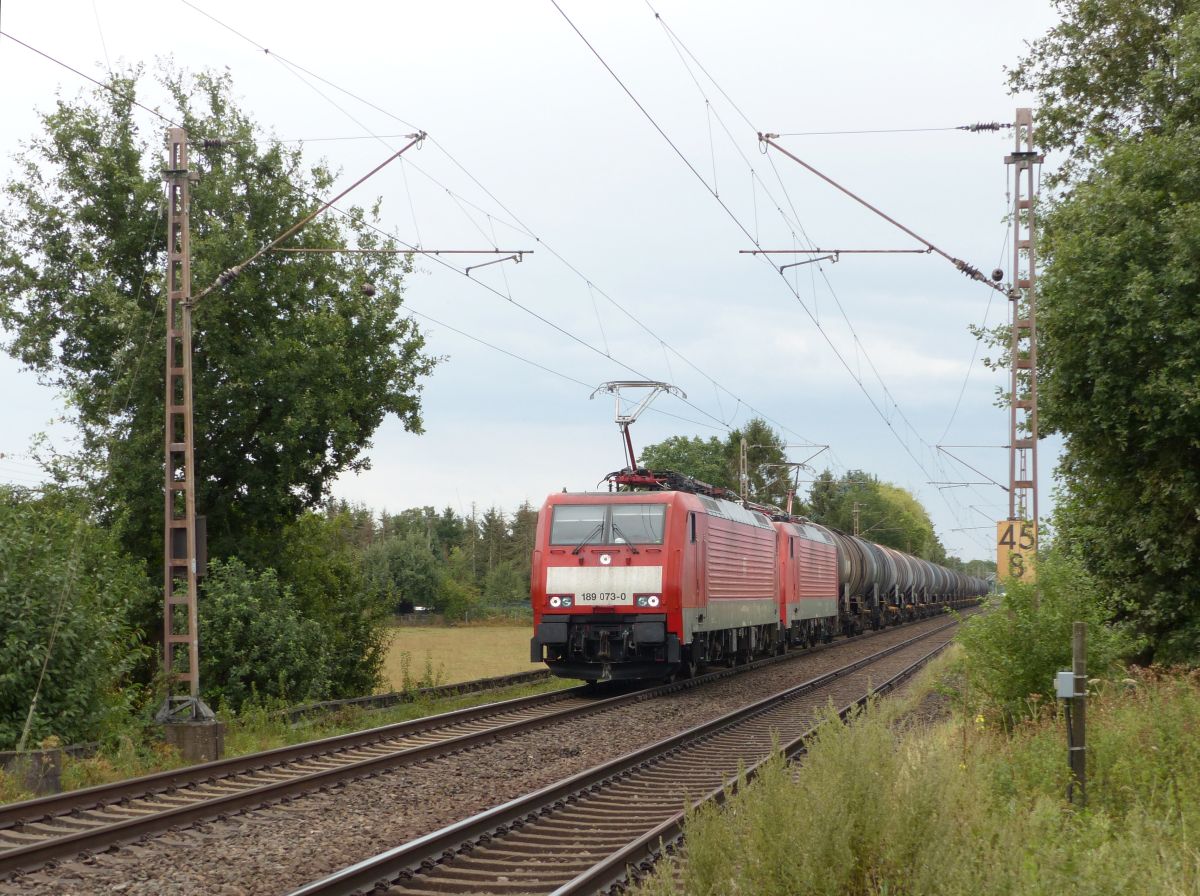 DB Cargo Lokomotive 189 073-0 mit Schwesterlok Alte Heerstra�e, Rees 21-08-2020.

DB Cargo locomotief 189 073-0 met zusterloc Alte Heerstra�e, Rees 21-08-2020.