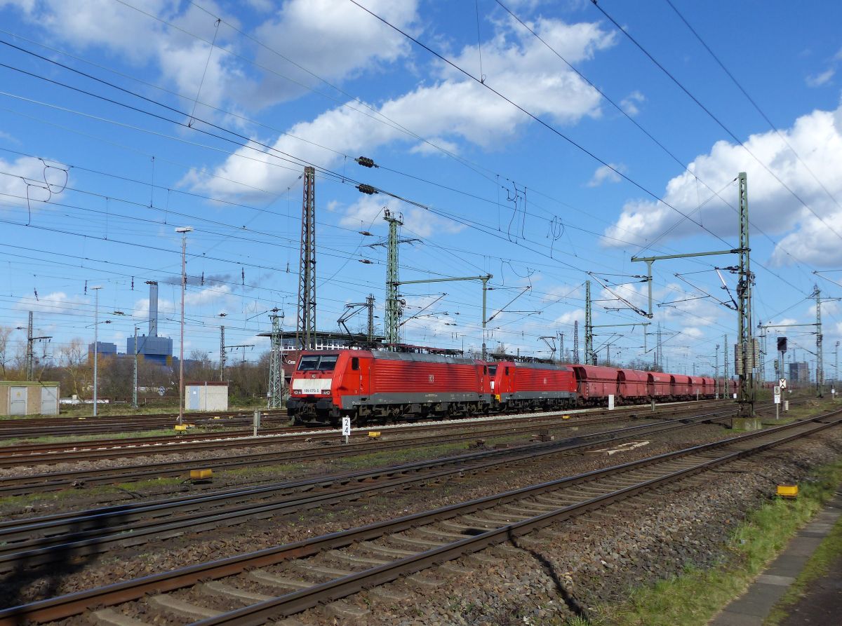 DB Cargo Lokomtive 189 075-5 met Schwesterlok G�terbahnhof Oberhausen West 12-03-2020.

DB Cargo locomotief 189 075-5 met zusterlocomotief goederenstation Oberhausen West 12-03-2020.