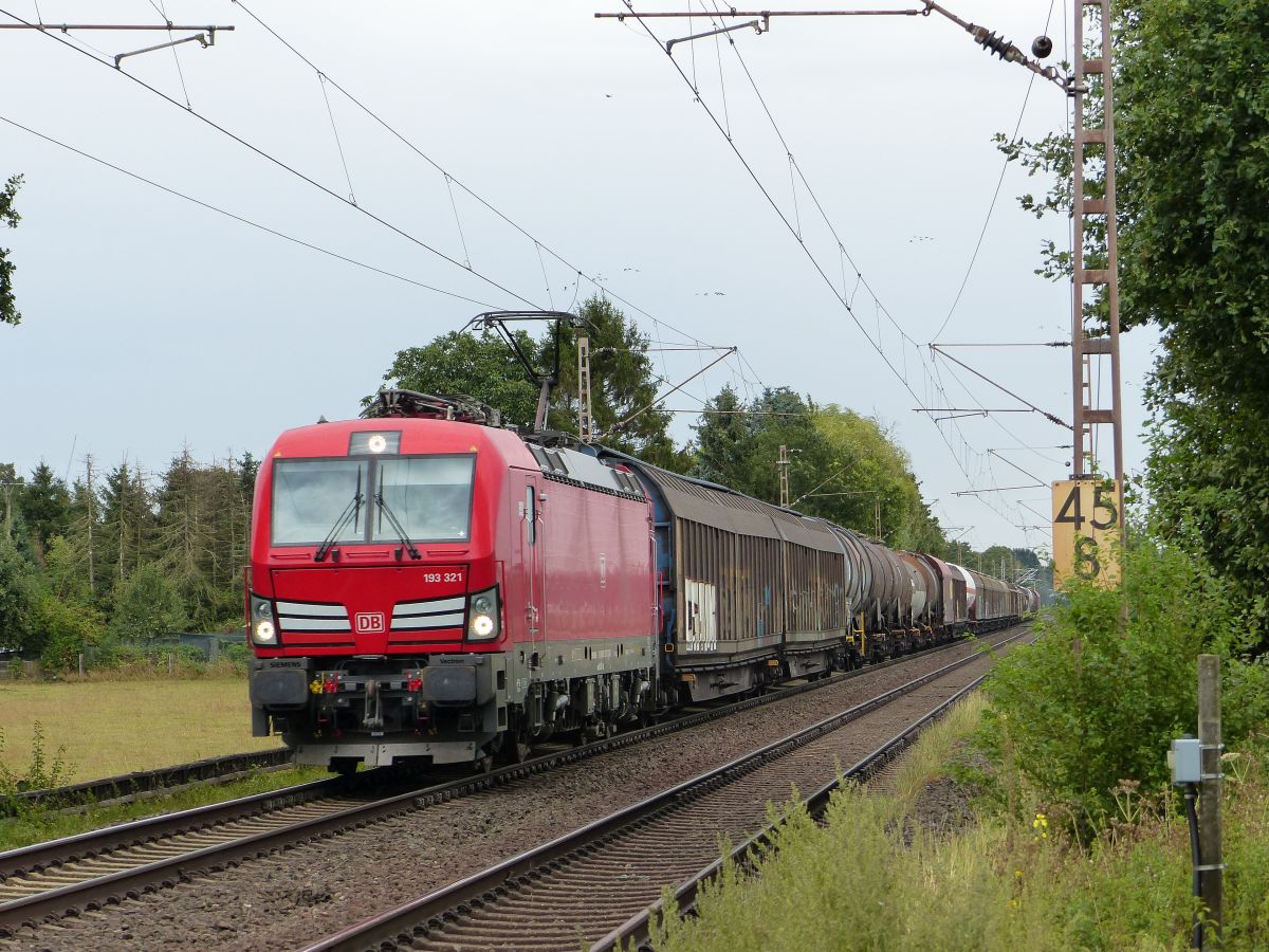 DB Cargo Siemens Vectron Lokomotive 193 321-7 Alte Heerstra�e, Rees 21-08-2020.

DB Cargo Siemens Vectron locomotief 193 321-7 Alte Heerstra�e, Rees 21-08-2020.