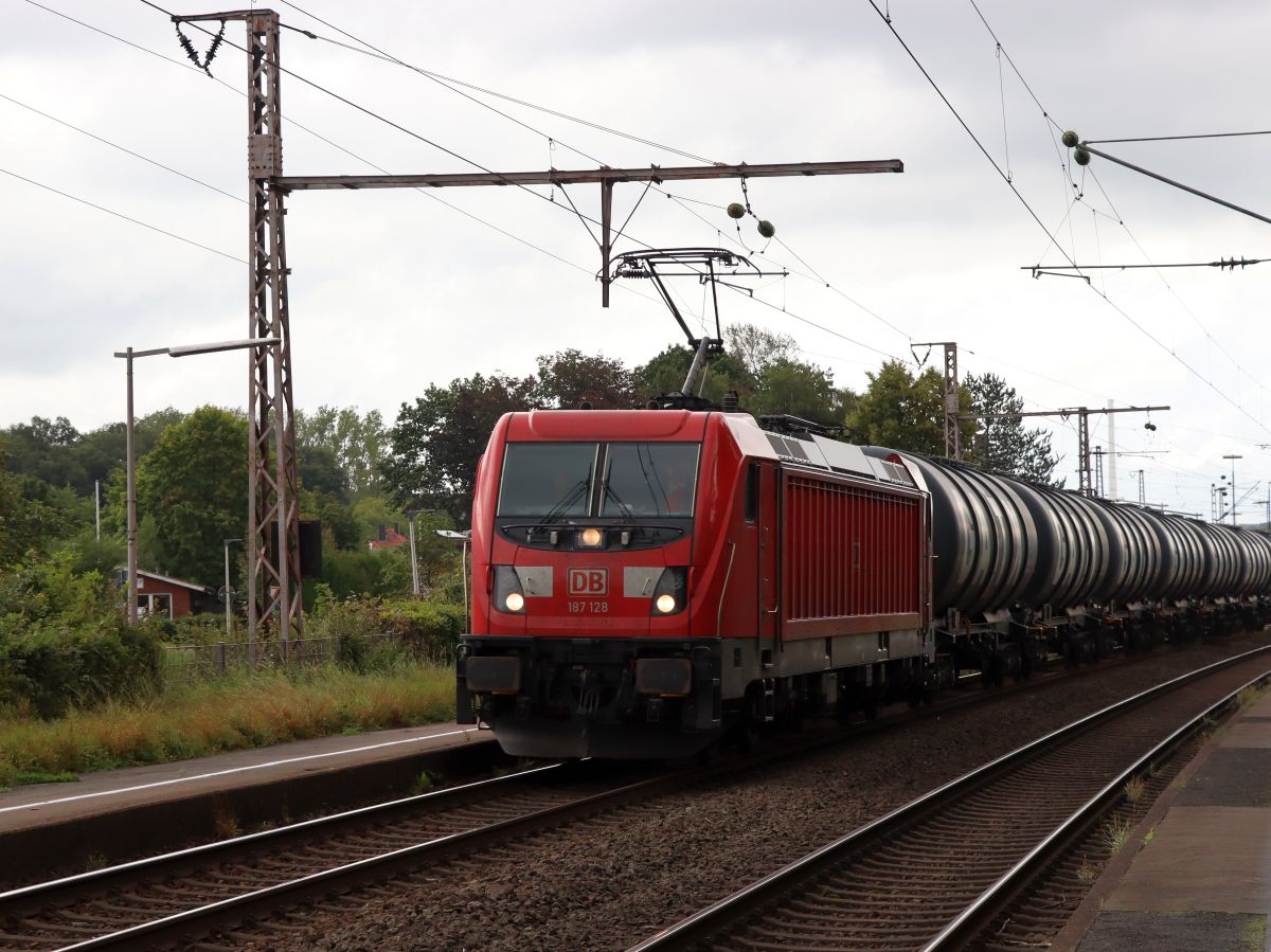 DB Cargo Vectron Lokomotive 187 128-4 Bahnhof Ibbenb�ren-Esch 16-09-2021.

DB Cargo Vectron locomotief 187 128-4 station Ibbenb�ren-Esch 16-09-2021.