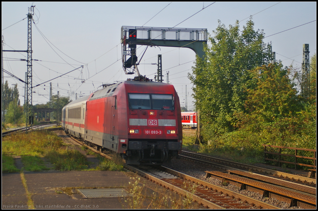 DB Fernverkehr 101 093-3 am 05.09.2014 mit einem IC durch Uelzen