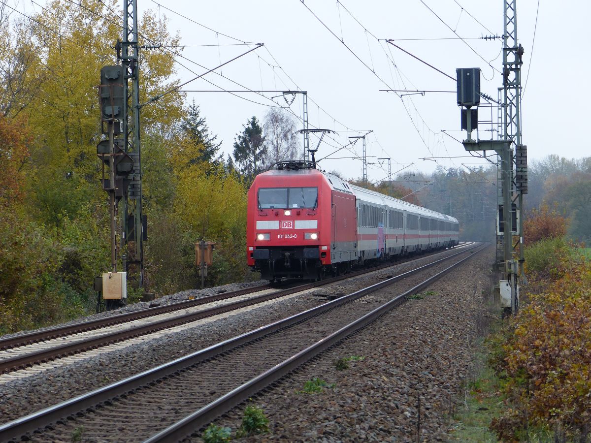 DB Lokomotive 101 042-0 Devesstra�e, Salzbergen 21-11-2019.

DB locomotief 101 042-0 Devesstra�e, Salzbergen 21-11-2019.