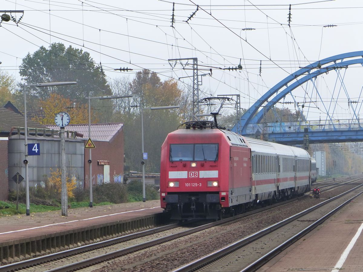 DB Lokomotive 101 125-3 Gleis 4 Salzbergen 21-11-2019.

DB Lokomotive 101 125-3 spoor 4 Salzbergen 21-11-2019.