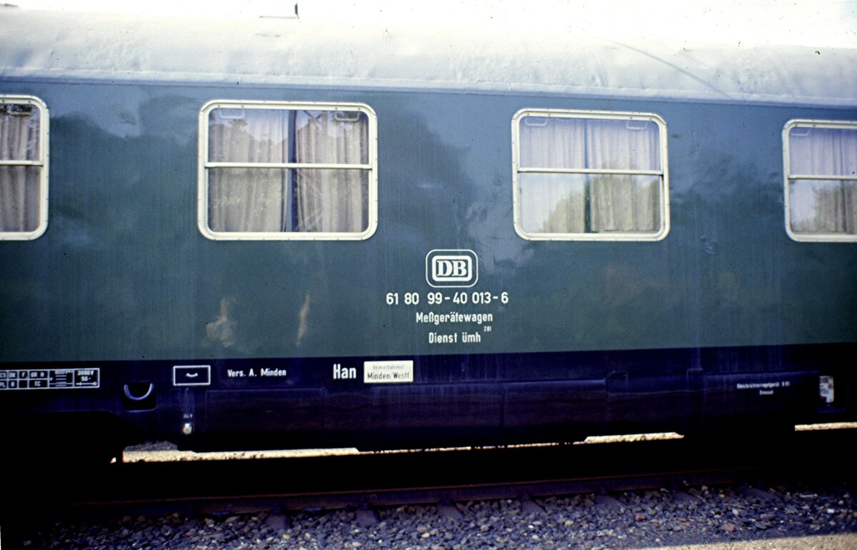 DB Messgertewagen 61 80 99-40 013-6 Dienst mh 281 der Bundesbahnversuchsanstalt Minden in Mnchen-Freimann am 26.06.1982.