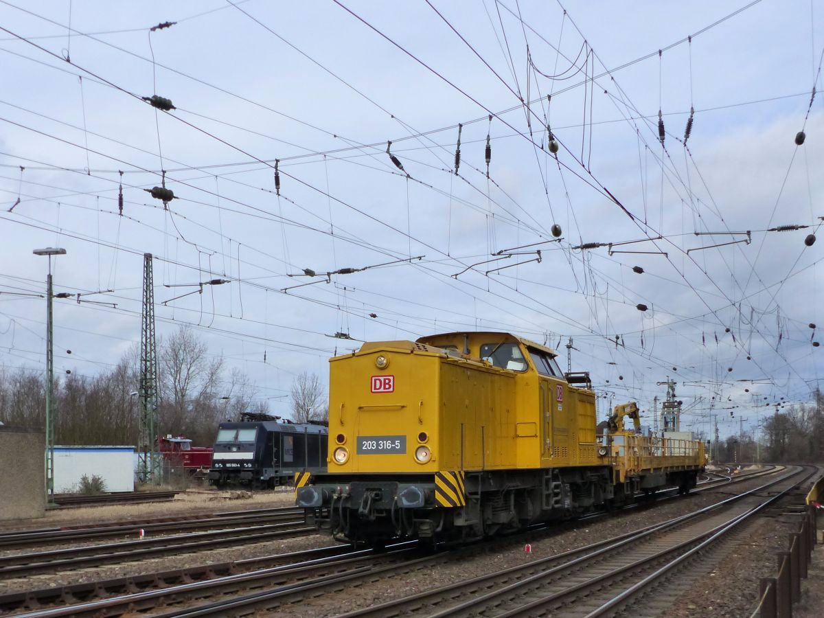 DB Netz Diesellok 203 316-5 Rangierbahnof K�ln-Kalk Nord 08-03-2018.

DB Netz dieselloc 203 316-5 rangeerstation K�ln-Kalk Nord 08-03-2018.