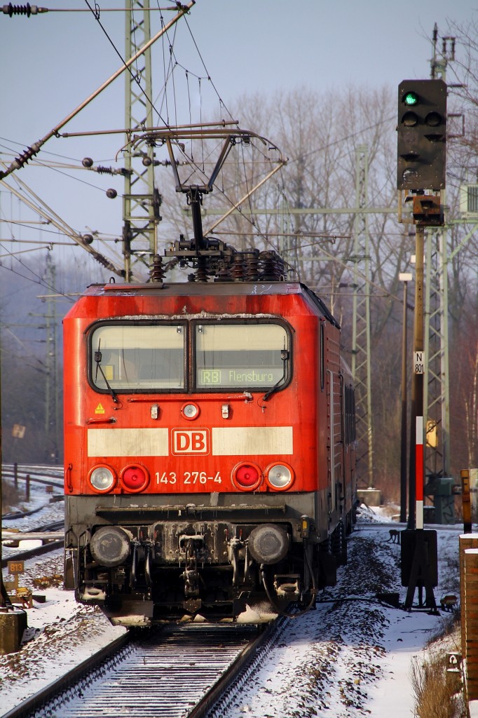 DB RBSH/nah.sh 143 276-4 als Schublok der RB nach Flensburg festgehalten bei der Ausfahrt nach Flensburg. Schleswig 27.01.2014