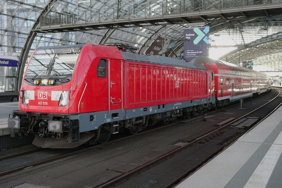 DB Regio 147 019 steht am 18 September 2022 in Berlin Hbf.