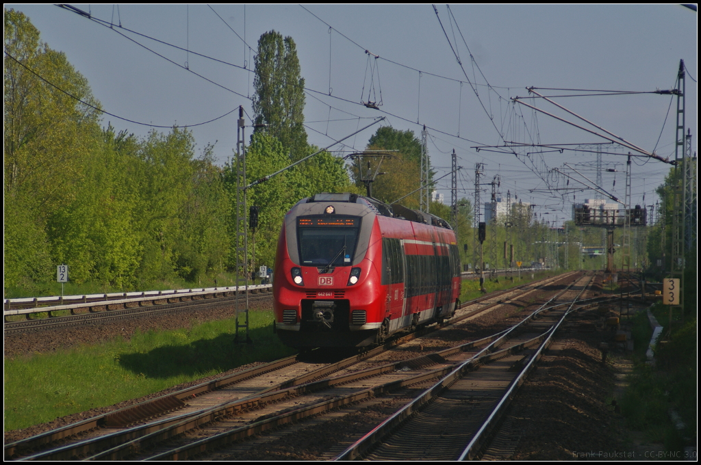 DB Regio 442 141-1 fuhr am 11.05.2017 als RB24 Eberswalde Hbf zum Halt in den Bahnhof Berlin-Hohensch�nhausen ein