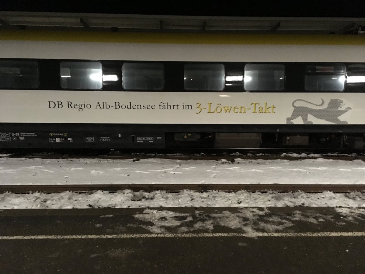 DB Regio Alb - Bodensee fährt im 3 Löwen Takt 

612 005 mit den neuen Landesfarben am 28.01.17 in Sigmaringen