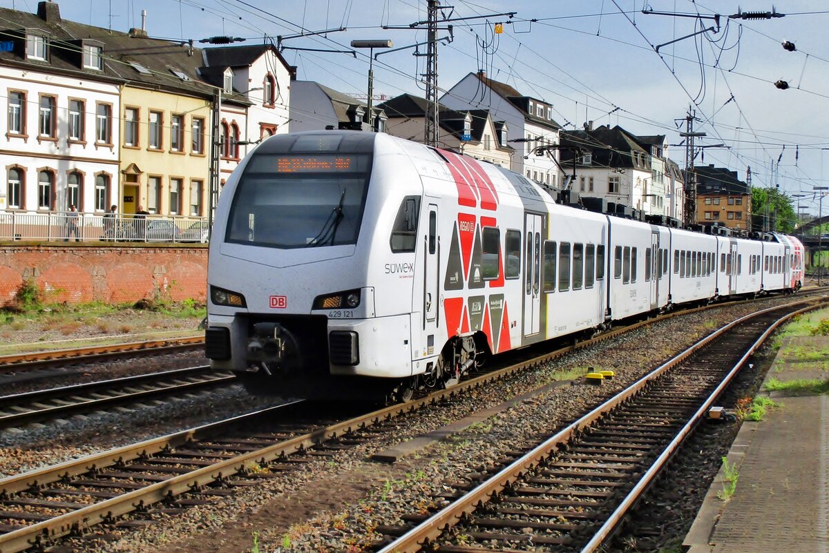 DB Regio SdWest 429 121 verlsst Trier am 28 April 2018.