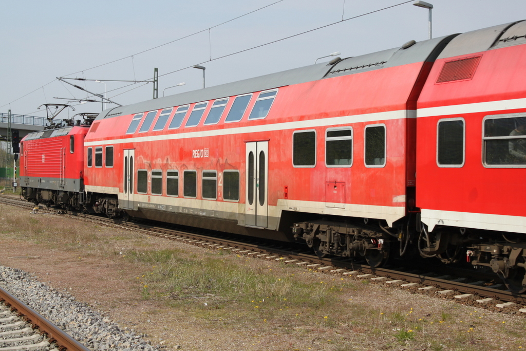 DB-Regio Wagen DBuza 749 am 01.05.2016 im Haltepunkt Warnem�nde-Werft.
