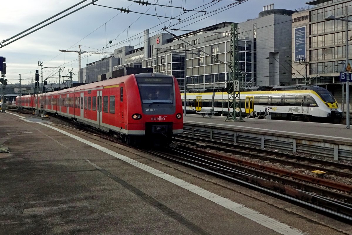 DB regio/Abellio? Abelio hat in Baden-Württemberg und Bayern einige Zuschlagen gewonnen und mietet einige 425er von DB Regio an. Am 2 Januar 2020 verlässt Abellio 425 813 Stuttgart Hbf.