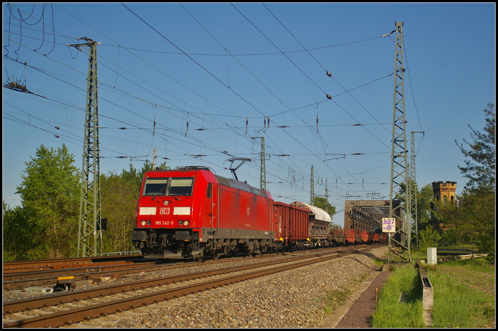 DB Schenker 185 242-5 mit gem. G�terzug in Magdeburg Neustadt, 10.05.2015