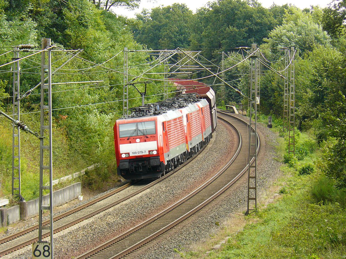 DB Schenker 189 079-7 mit zwei Schwesterloks. Emmericher Strasse, Elten 11-09-2013.