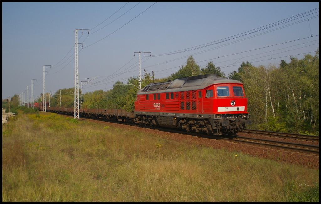 DB Schenker 232 587-6 fuhr mit einem gemischten G�terzug, u.a. Normalblech nach Neuss, am 17.09.2014 durch die Berliner Wuhlheide (NVR-Nummer 92 80 1232 587-6 D-DB, REV Verl. | LMR9 | 18.09.14)