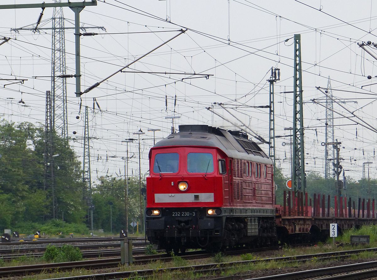 DB Schenker Diesellok 232 230-3 Gterbahnhof Oberhausen West 20-05-2016.

DB Schenker dieselloc 232 230-3 goederenstation Oberhausen West 20-05-2016.