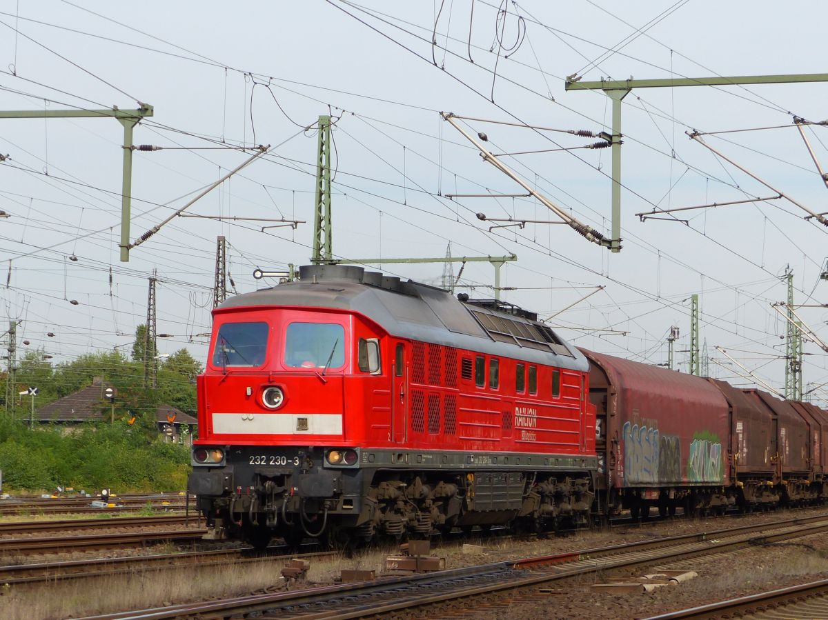 DB Schenker Diesellok 232 230-3 Gterbahnhof Oberhausen West 22-09-2016.

DB Schenker dieselloc 232 230-3 goederenstation Oberhausen West 22-09-2016.