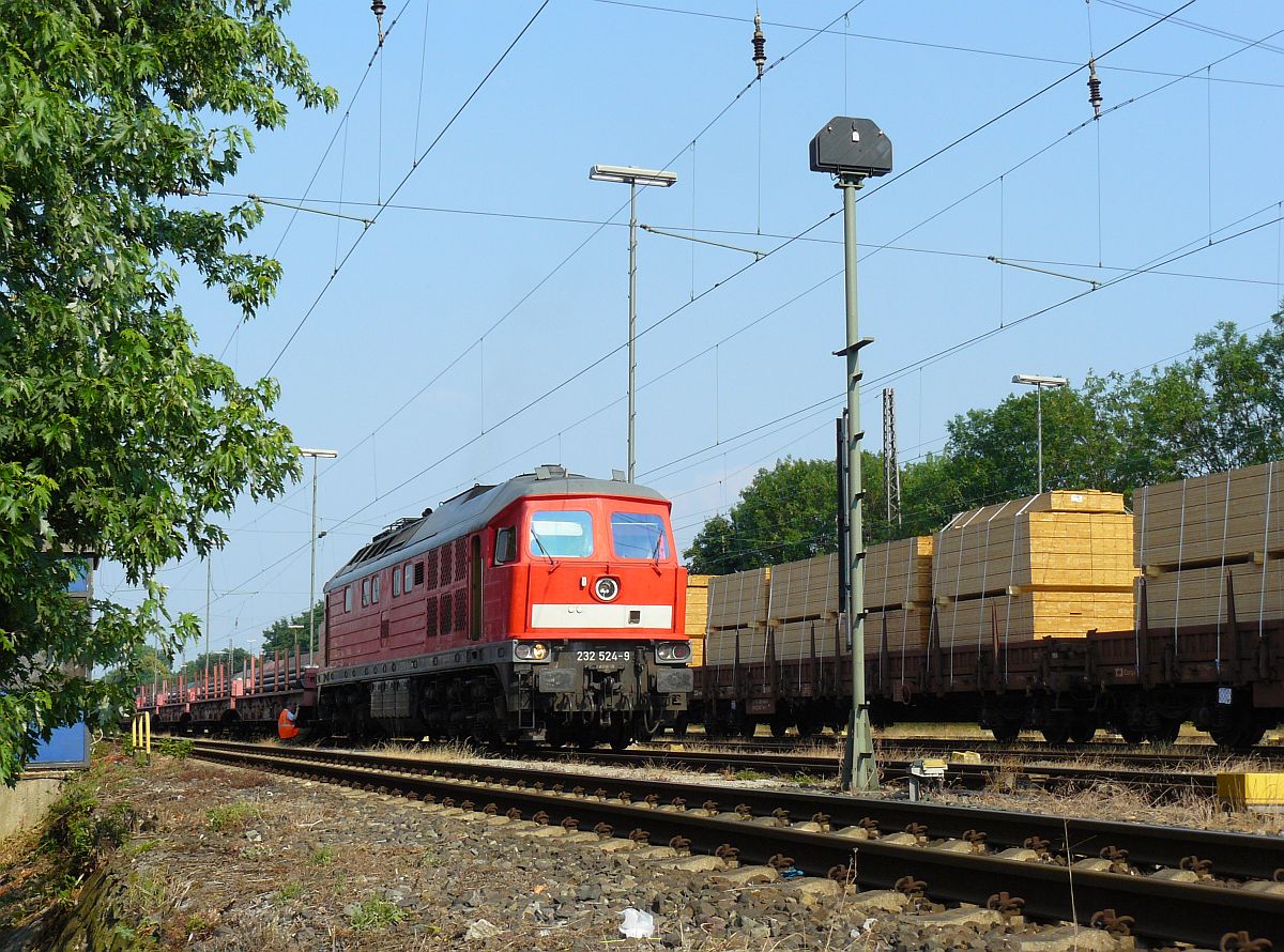 DB Schenker Dieselok 232 524-9 mit een Gterzug. Oberhausen Osterfeld 03-07-2015.

DB Schenker loc 232 524-9 met een goederentrein. Oberhausen Osterfeld 03-07-2015.