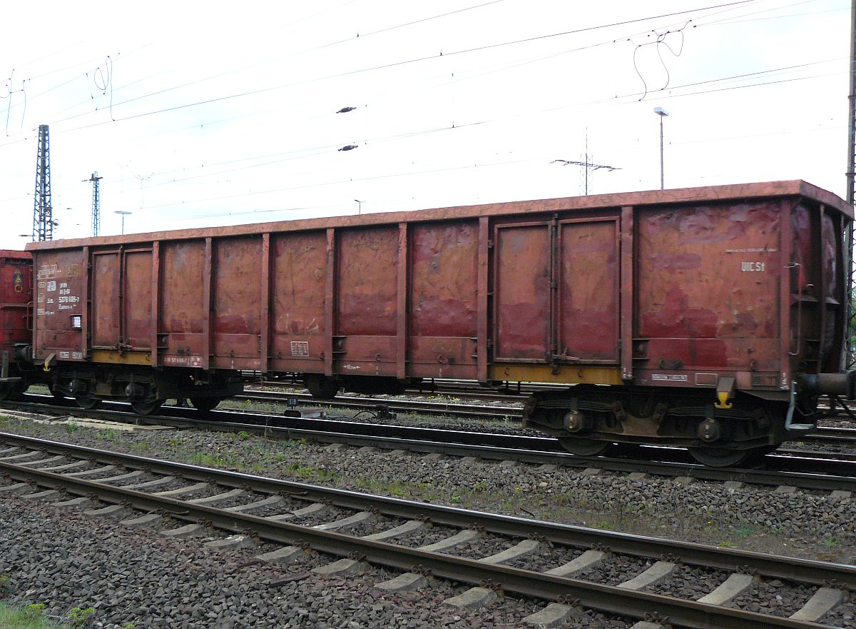 DB Schenker Eaos-x 056 mit Nummer 31 80 5376 605-7 (ex-NS Eanos 201 der NS). Oberhausen West 18-04-2015.

DB Schenker Eanos-x 056 vierassige hoge bakwagen met nummer  31 80 5376 605-7 (ex-NS Eanos 201 van de NS). Oberhausen West, Duitsland 18-04-2015.

