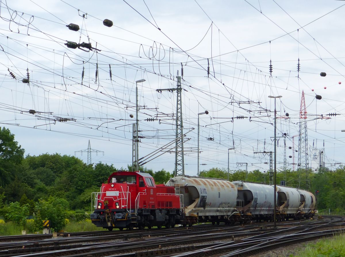 DB Schenker Gravita 10BB Diesellok 261 101-0 Rangierbahnhof Gremberg, Porzer Ringstrae, Kln 20-05-2016.

DB Schenker Gravita 10BB dieselloc 261 101-0 rangeerstation Gremberg, Porzer Ringstrae, Keulen 20-05-2016.