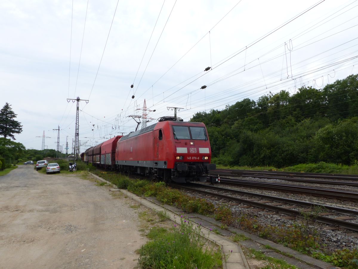 DB Schenker lLok 145 076-6  Rangeerstation K�ln Gremberg 09-07-2016.

DB Schenker loc 145 076-6  Rangeerstation Keulen Gremberg 09-07-2016.