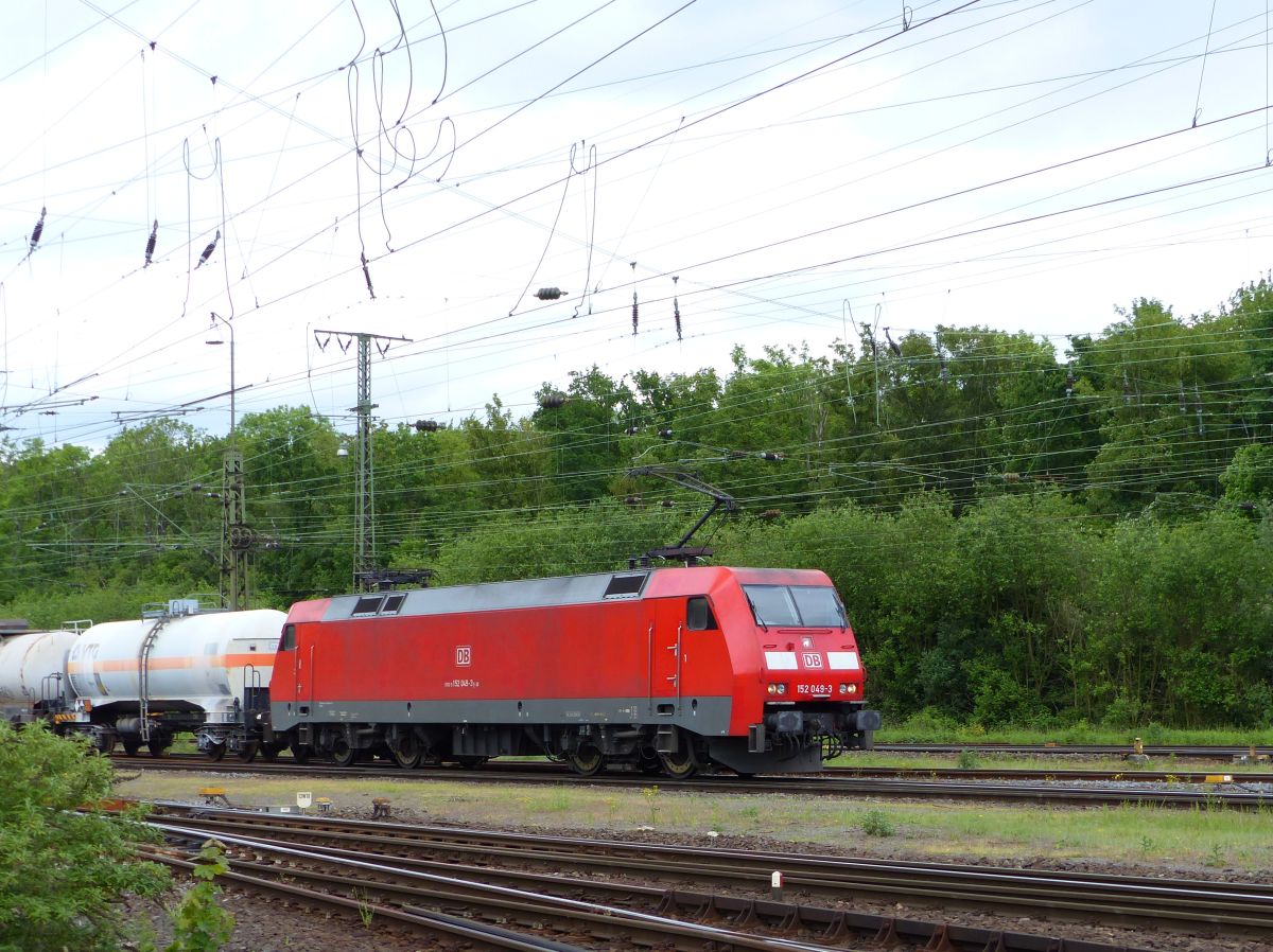 DB Schenker Lok 152 049-3 Rangierbahnhof K�ln Gremberg 20-05-2016.

DB Schenker loc 152 049-3 rangeerstation Keulen Gremberg 20-05-2016.