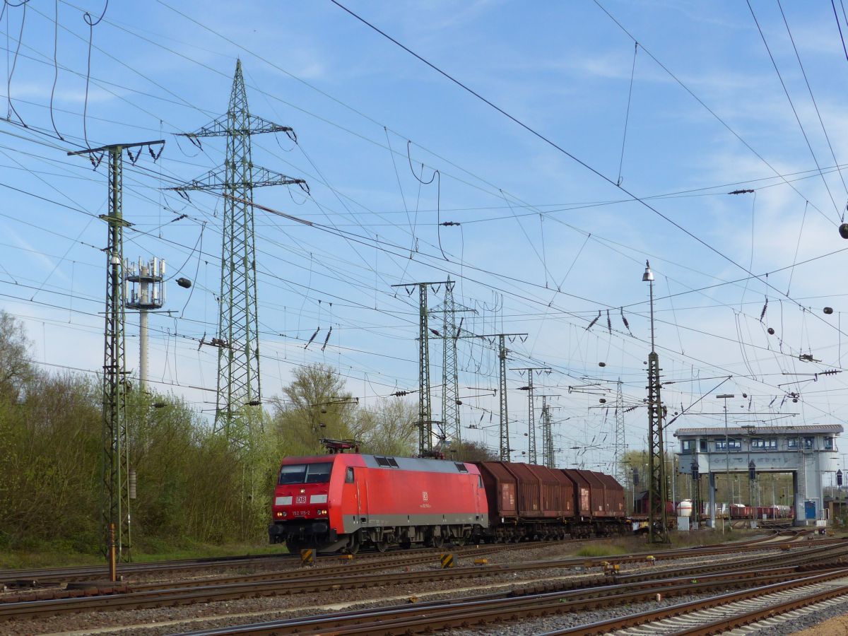 DB Schenker Lok 152 115-2 Rangierbahnhof K�ln Gremberg 31-03-2017.

DB Schenker loc 152 115-2 rangeerstation Keulen Gremberg 31-03-2017.