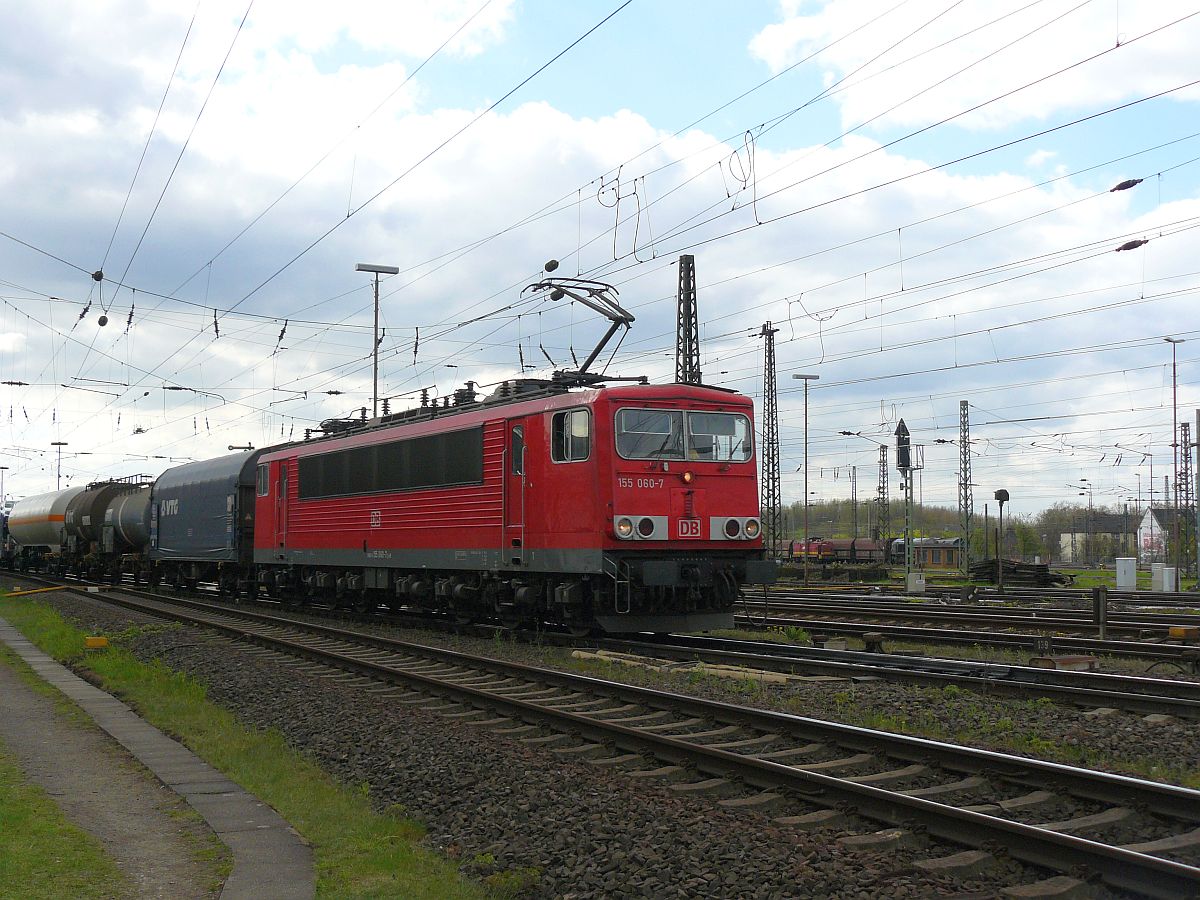DB Schenker Lok 155 060-7 mit G�terzug. Oberhausen West, 17-04-2015.

DB Schenker loc 155 060-7 met goederentrein. Oberhausen West, 17-04-2015.